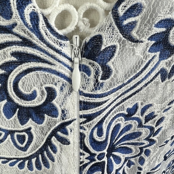 Just Taylor Sleeveless Floral Lace Overlay Midi Dress Size 16 Blue White - Picture 12 of 12